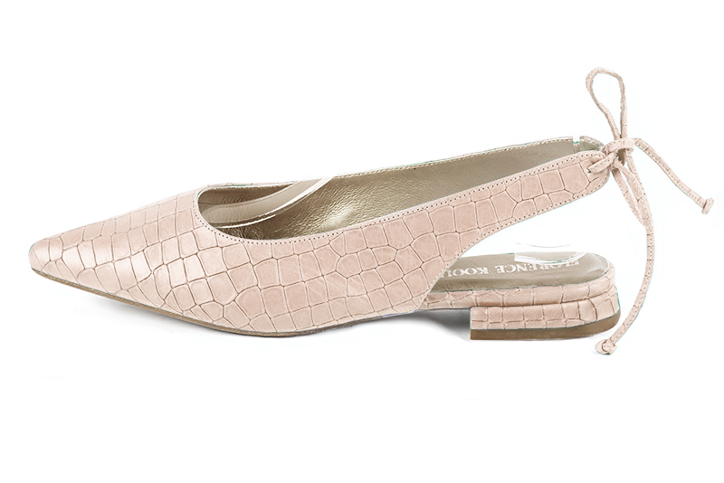 Powder pink women's slingback shoes. Pointed toe. Flat flare heels. Profile view - Florence KOOIJMAN
